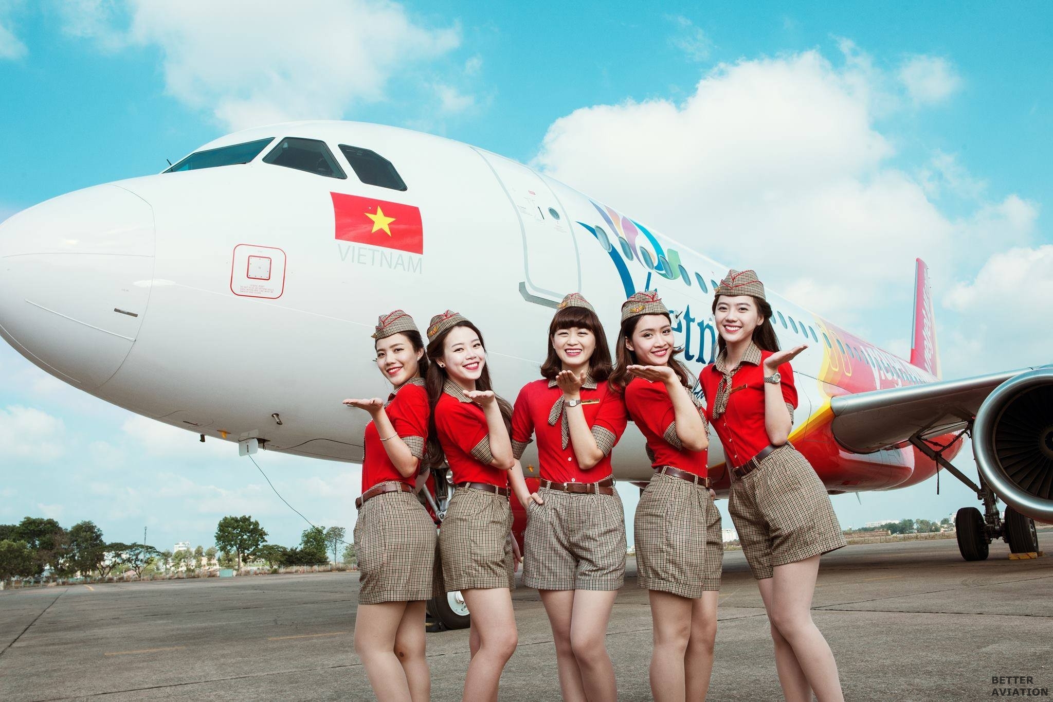 Сайт vietjet air. Вьетнам Эрлайнз стюардессы. Vietjet Air стюардессы. Вьетнамская авиакомпания Vietjet. Вьетнам Эйрлайнс стюардессы.